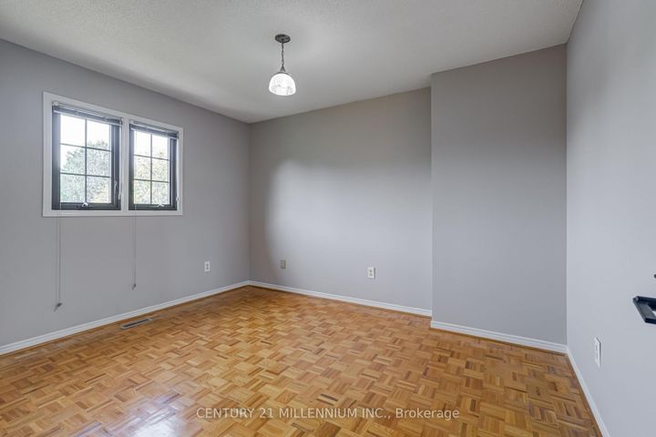 Photo 24 at 10 Phelps Drive, Northwood Park, Brampton