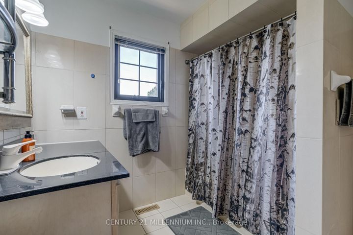 Photo 25 at 10 Phelps Drive, Northwood Park, Brampton