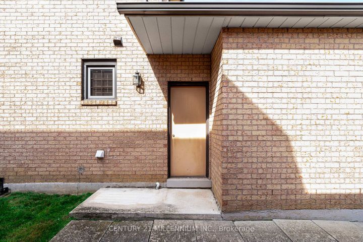 Photo 32 at 10 Phelps Drive, Northwood Park, Brampton