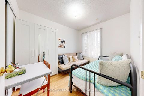 Photo 8 at 17 - 55 Cedarcroft Boulevard, Branson, Toronto