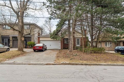 Photo 3 at 37 Sunnypoint Crescent, Cliffcrest, Toronto