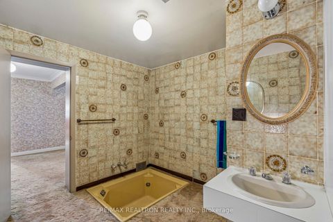 Photo 8 at 37 Sunnypoint Crescent, Cliffcrest, Toronto