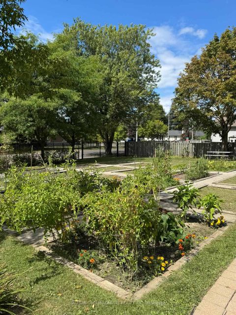 Photo 18 at 102 - 9944 Keele Street, Maple, Vaughan