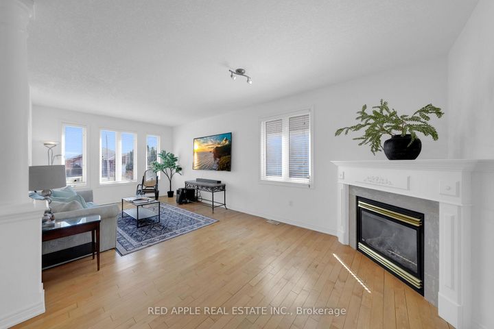 Photo 4 at 46 Bannerman Drive, Bradford, Bradford West Gwillimbury