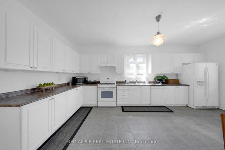 Photo 11 at 46 Bannerman Drive, Bradford, Bradford West Gwillimbury