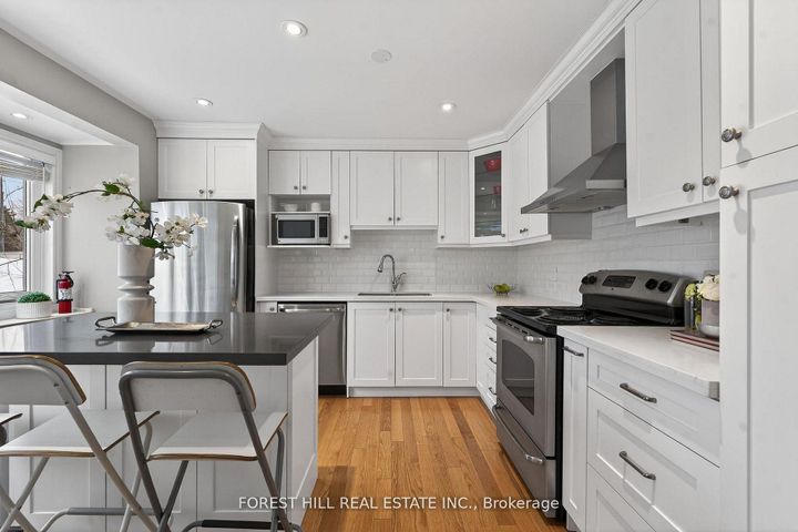 Photo 10 at 37 Rainbow Creek Way, Bayview Village, Toronto