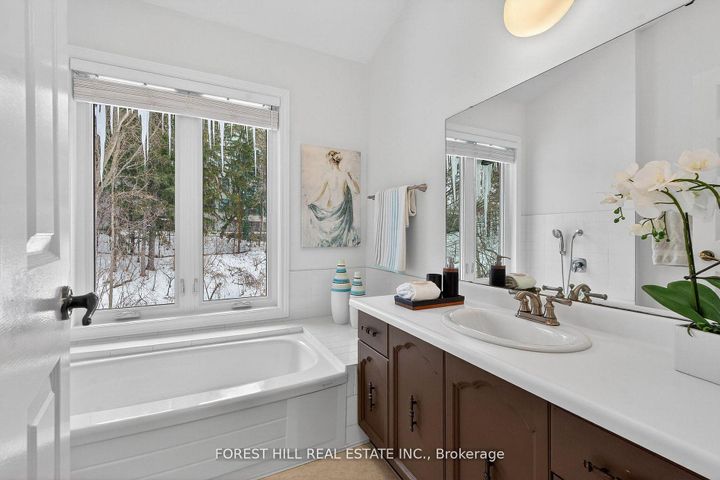 Photo 17 at 37 Rainbow Creek Way, Bayview Village, Toronto