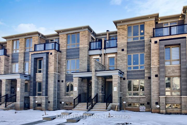 Photo 1 at 3320 Taha Gardens, GO Glenorchy, Oakville