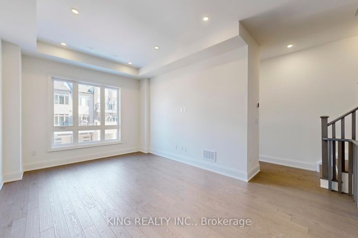 Photo 3 at 3320 Taha Gardens, GO Glenorchy, Oakville