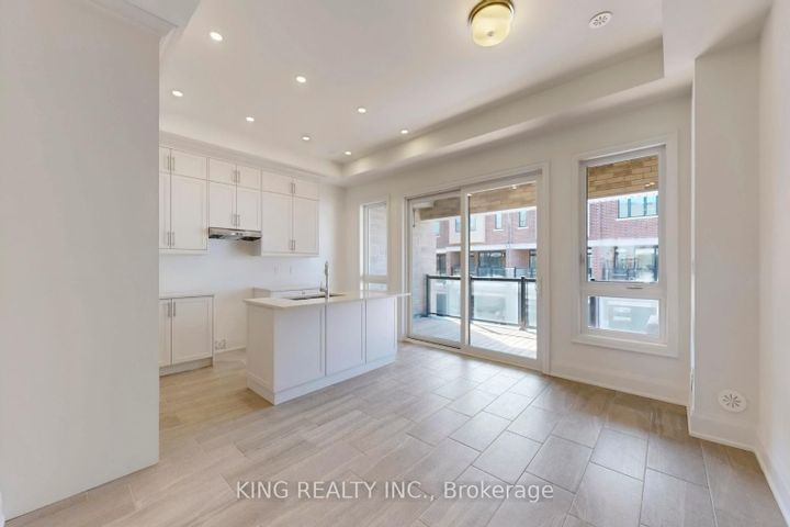 Photo 5 at 3320 Taha Gardens, GO Glenorchy, Oakville