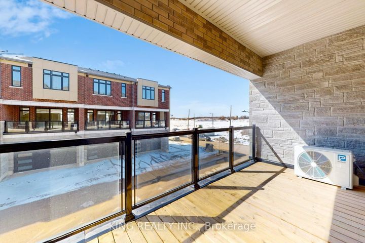 Photo 6 at 3320 Taha Gardens, GO Glenorchy, Oakville