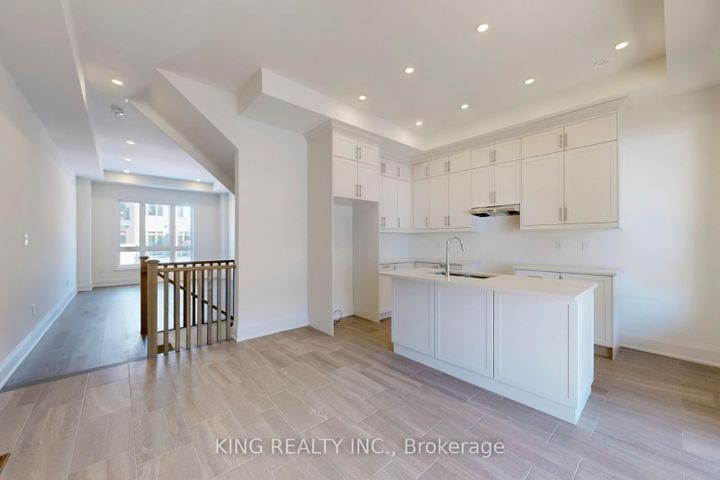 Photo 8 at 3320 Taha Gardens, GO Glenorchy, Oakville