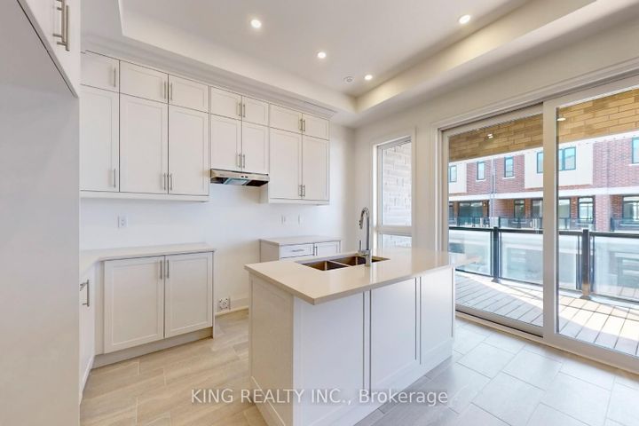 Photo 9 at 3320 Taha Gardens, GO Glenorchy, Oakville