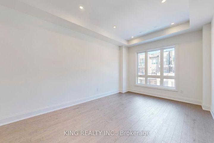 Photo 10 at 3320 Taha Gardens, GO Glenorchy, Oakville