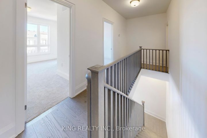 Photo 12 at 3320 Taha Gardens, GO Glenorchy, Oakville