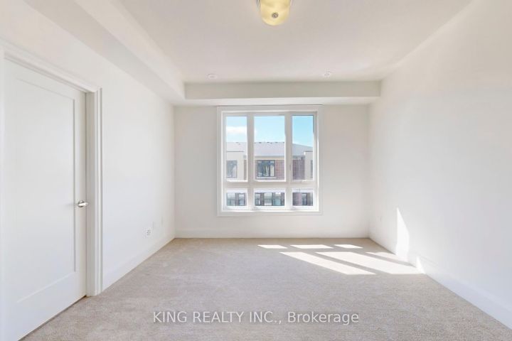 Photo 13 at 3320 Taha Gardens, GO Glenorchy, Oakville