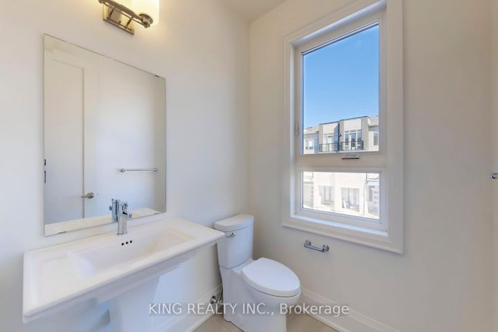 Photo 14 at 3320 Taha Gardens, GO Glenorchy, Oakville