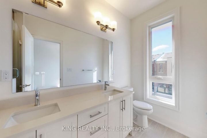 Photo 15 at 3320 Taha Gardens, GO Glenorchy, Oakville