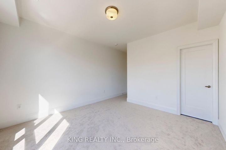 Photo 16 at 3320 Taha Gardens, GO Glenorchy, Oakville