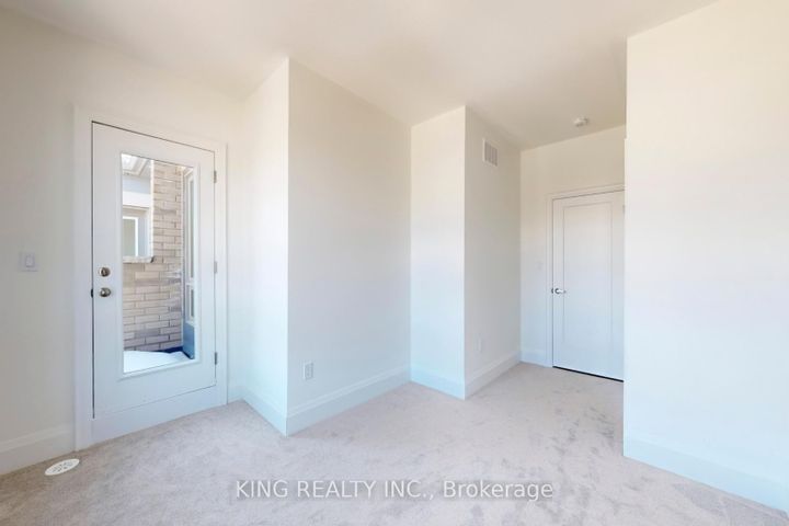 Photo 18 at 3320 Taha Gardens, GO Glenorchy, Oakville