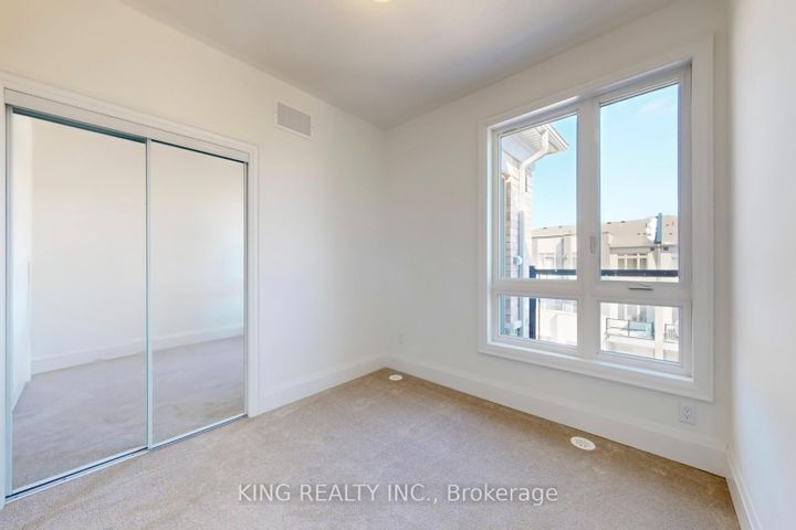 Photo 20 at 3320 Taha Gardens, GO Glenorchy, Oakville