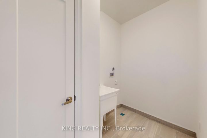 Photo 24 at 3320 Taha Gardens, GO Glenorchy, Oakville