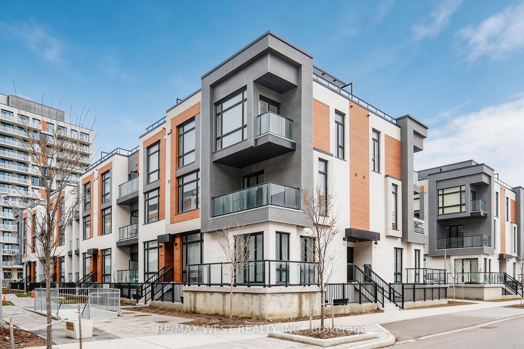 1103 - 12 David Eyer Road, Rural Richmond Hill, Richmond Hill photo number 2