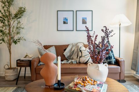 Photo 8 at 311 - 18 Beverley Street, Chinatown, Toronto