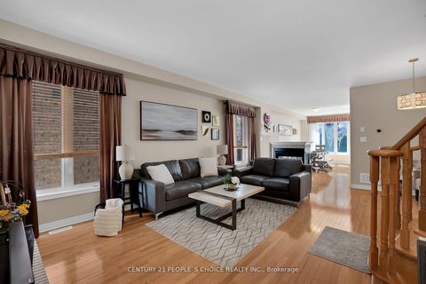 Photo 2 at 160 Carrier Crescent, Patterson, Vaughan