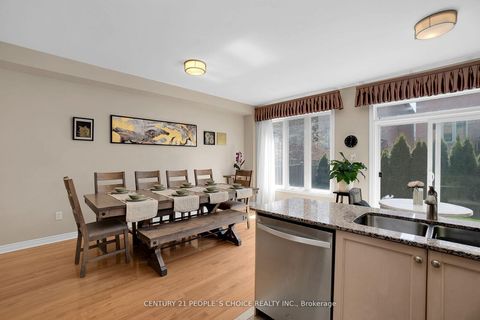 Photo 5 at 160 Carrier Crescent, Patterson, Vaughan