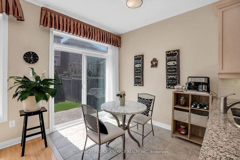 Photo 7 at 160 Carrier Crescent, Patterson, Vaughan