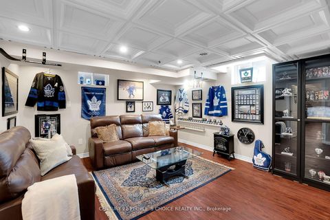 Photo 18 at 160 Carrier Crescent, Patterson, Vaughan