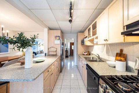 Photo 10 at 467 Hillsdale Avenue E, Mount Pleasant East, Toronto