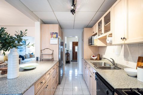 Photo 11 at 467 Hillsdale Avenue E, Mount Pleasant East, Toronto