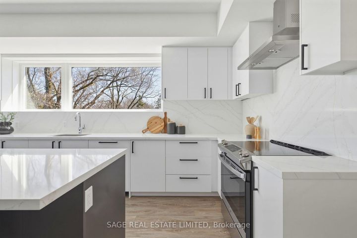 Photo 11 at 21 - 35 Birchcliff Avenue, Cliffside, Toronto