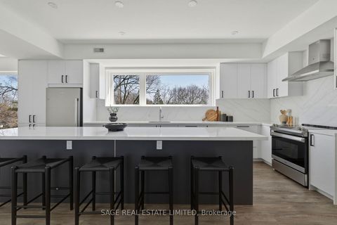 Photo 10 at 21 - 35 Birchcliff Avenue, Cliffside, Toronto