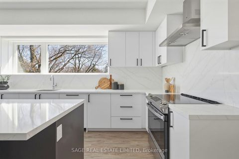 Photo 11 at 21 - 35 Birchcliff Avenue, Cliffside, Toronto