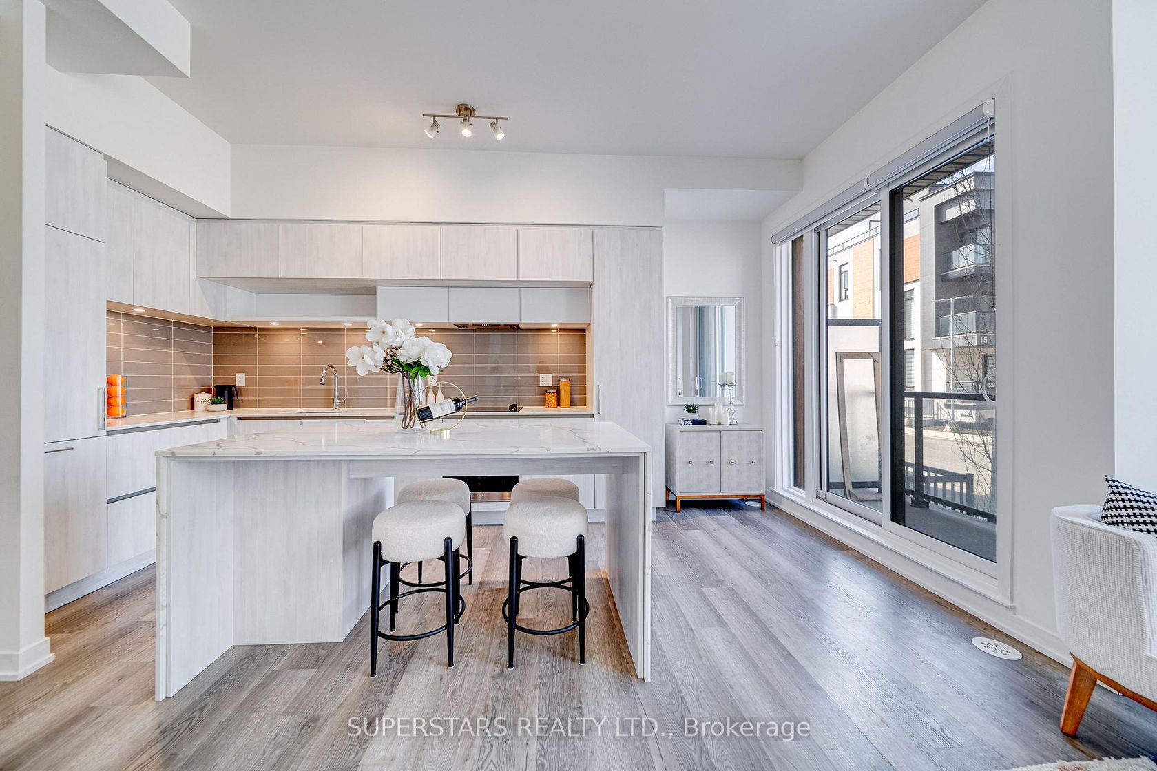 705 - 5 Steckley House Lane, Rural Richmond Hill, Richmond Hill photo number 2