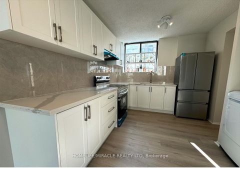 Photo 3 at 303 - 665 Kennedy Road, Kennedy Park, Toronto