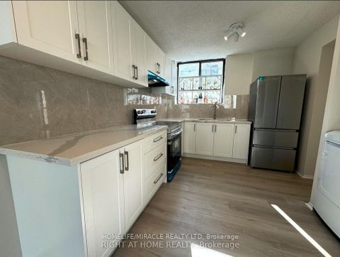 Photo 4 at 303 - 665 Kennedy Road, Kennedy Park, Toronto