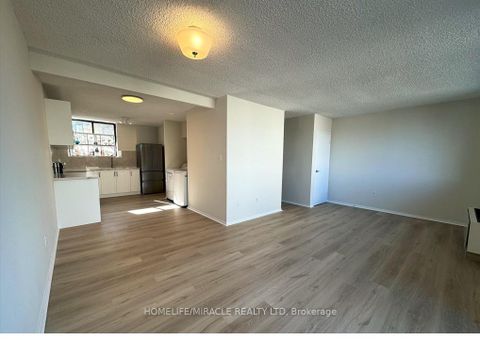 Photo 5 at 303 - 665 Kennedy Road, Kennedy Park, Toronto