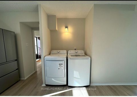 Photo 10 at 303 - 665 Kennedy Road, Kennedy Park, Toronto