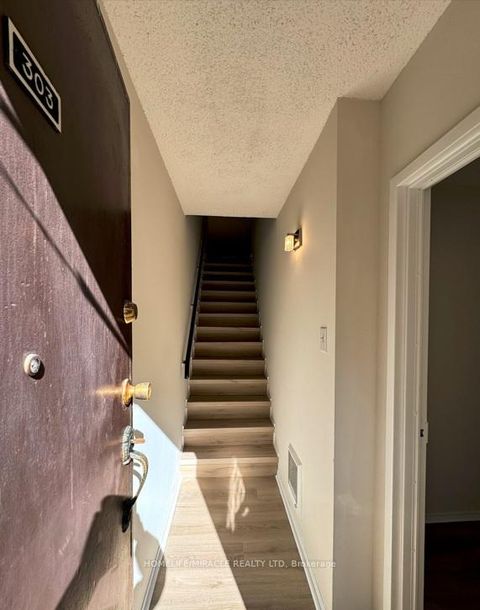 Photo 12 at 303 - 665 Kennedy Road, Kennedy Park, Toronto