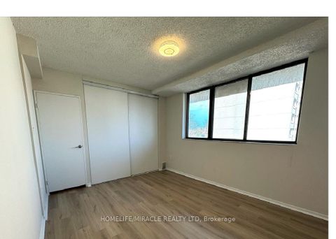 Photo 13 at 303 - 665 Kennedy Road, Kennedy Park, Toronto