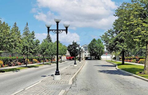 Photo 2 at 514 - 7 Townsgate Drive, Yorkhill, Vaughan