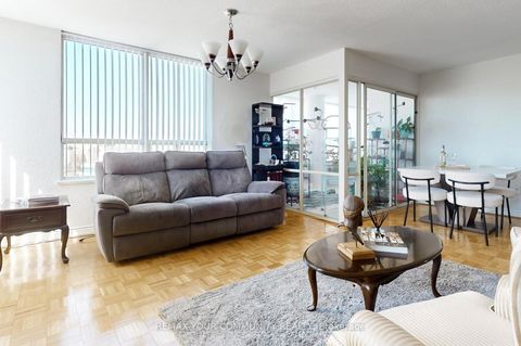 Photo 10 at 514 - 7 Townsgate Drive, Yorkhill, Vaughan