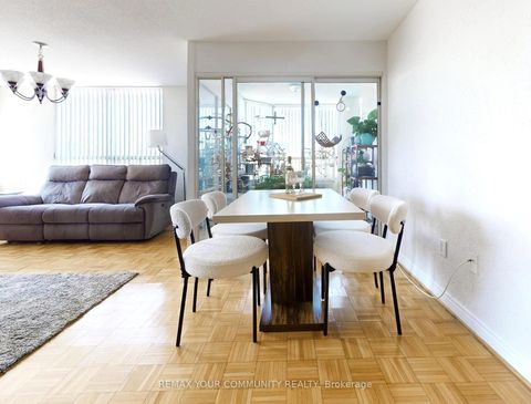 Photo 12 at 514 - 7 Townsgate Drive, Yorkhill, Vaughan