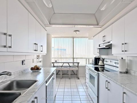 Photo 13 at 514 - 7 Townsgate Drive, Yorkhill, Vaughan