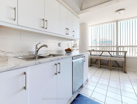 Photo 14 at 514 - 7 Townsgate Drive, Yorkhill, Vaughan