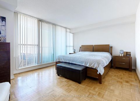 Photo 16 at 514 - 7 Townsgate Drive, Yorkhill, Vaughan